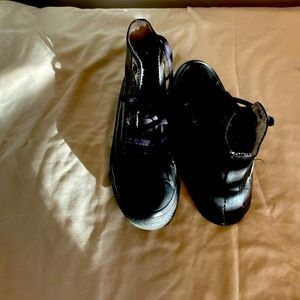 Ladies black converse sneakers